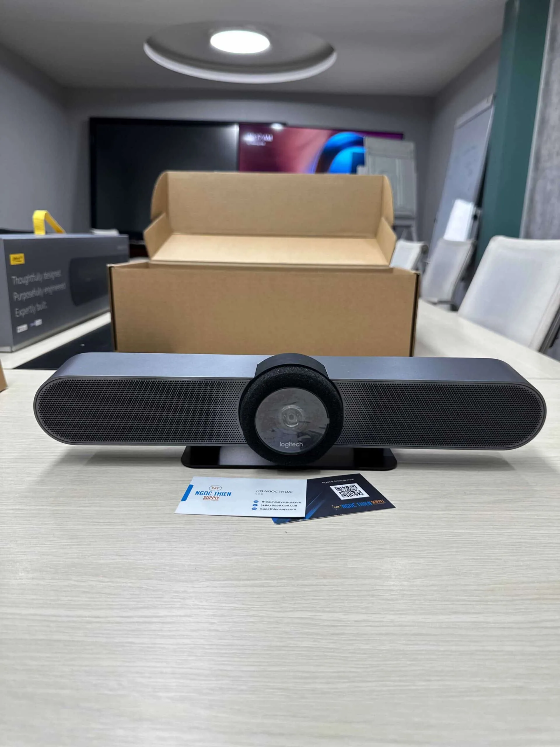 logitech meetup với thiết kế tinh tế, sang trọng
