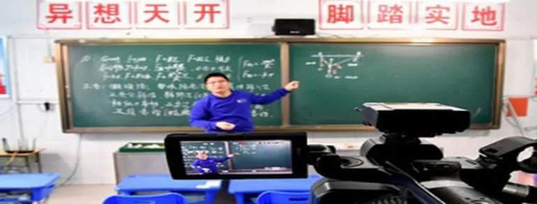 Tránh corona, học sinh học qua phần mềm Zoom Meeting