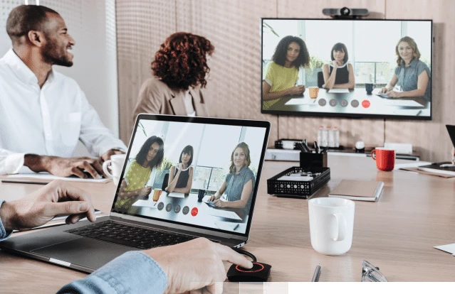 giải pháp phòng họp kết hợp Barco Clickshare và thiết bị phòng họp Logitech