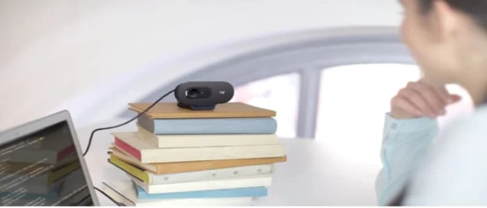 Với cáp USB-A dài 2 m và kẹp đa năng, C505e cung cấp nhiều khả năng gắn kết linh hoạt