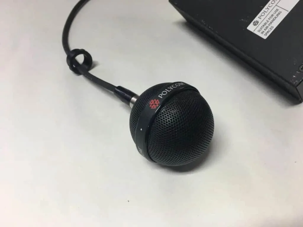 Micro treo trần Polycom Ceiling Microphone Array image.