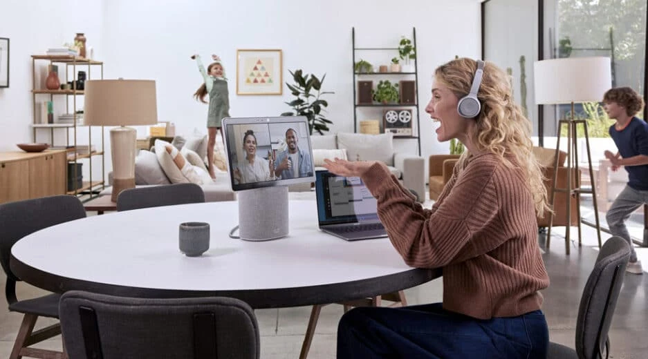 Webex Desk Mini, một thiết bị hội nghị truyền hình di động được thiết kế để làm việc từ xa