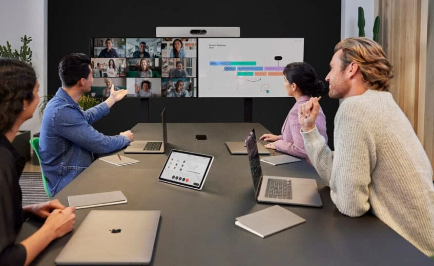 Hội nghị truyền hình và chia sẻ màn hình với Webex Room Kit Plus