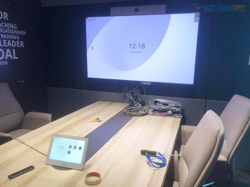 bộ thiết bị Cisco Webex Room Kit nhìn tổng quan