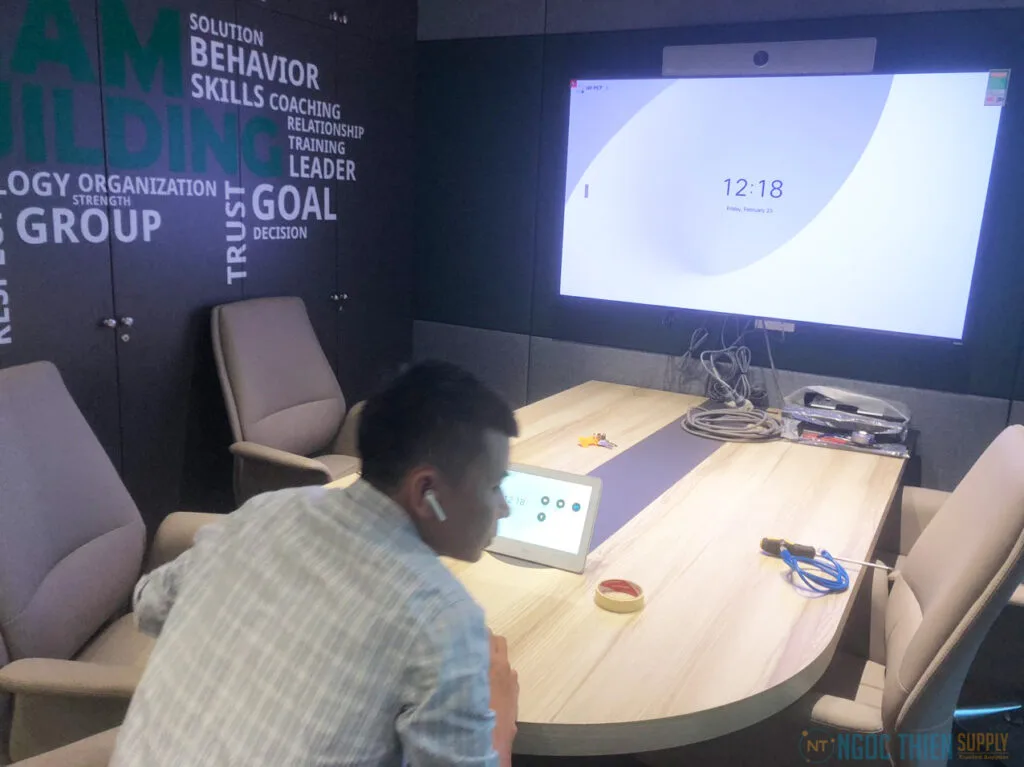 Hình ảnh bộ thiết bị Cisco Webex Room Kit khi demo