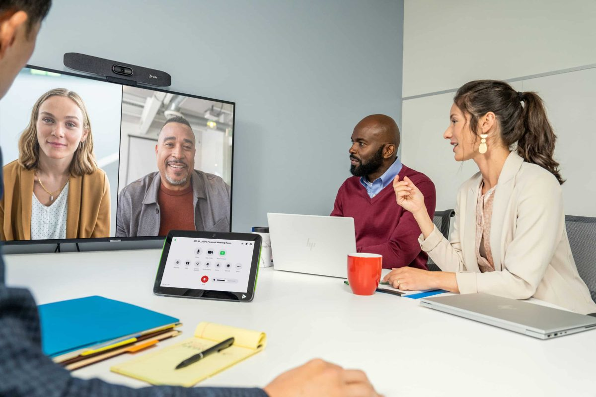 thương hiệu plantronics được mua lại polycom và đổi tên thành poly