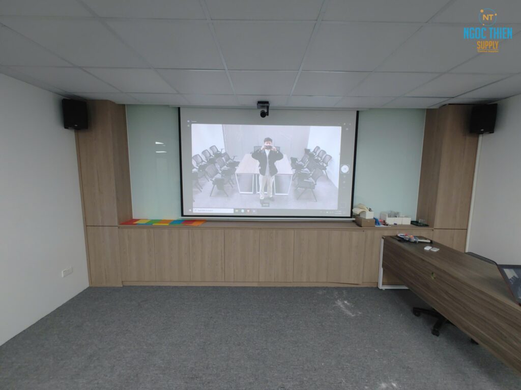 hinh anh lap dat yealink uvc84 cho cong ty co phan nu cuoi moi viet nam Dự án lắp đặt thiết bị hội nghị cho Công ty Cổ phần Nụ Cười Mới Việt Nam năm 2025