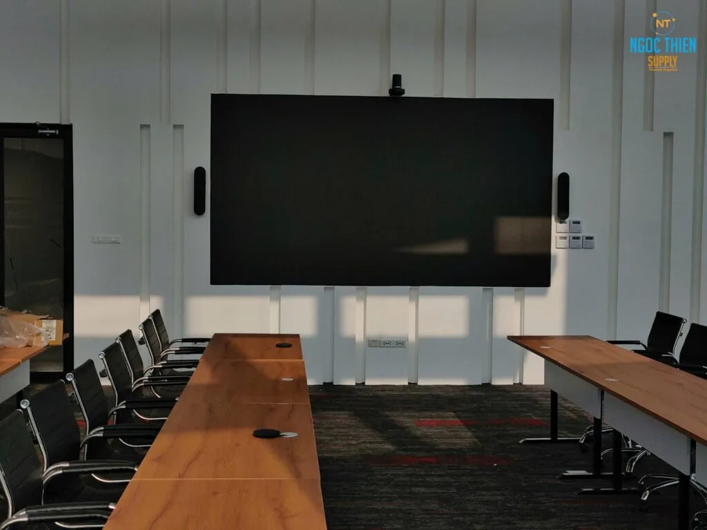 hình ảnh lắp đặt thiết bị hội nghị cho phòng họp lớn của công ty cổ phần rikkeisoft