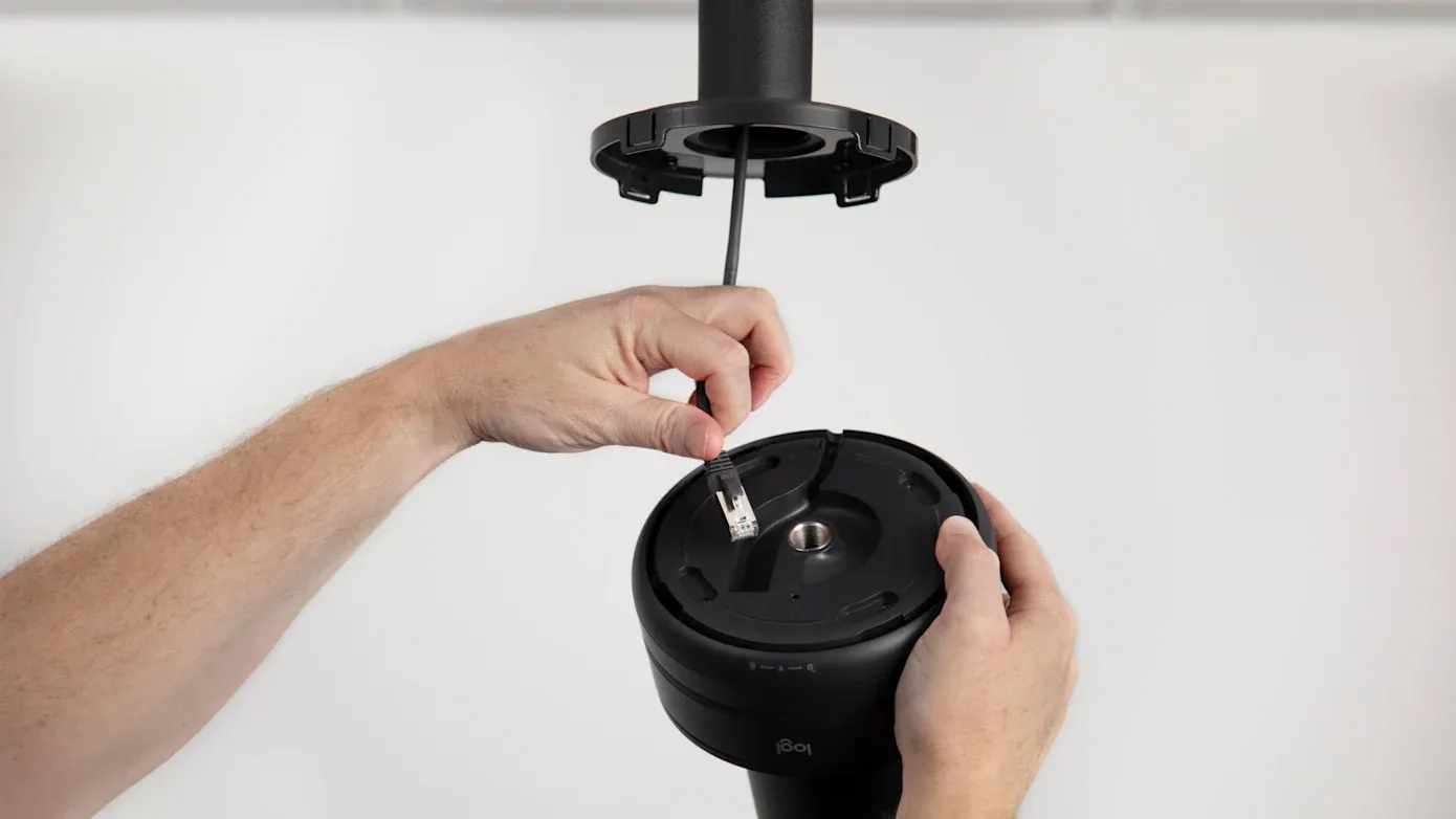 Dễ dàng lắp đặt với giá treo tường và trần linh hoạt.