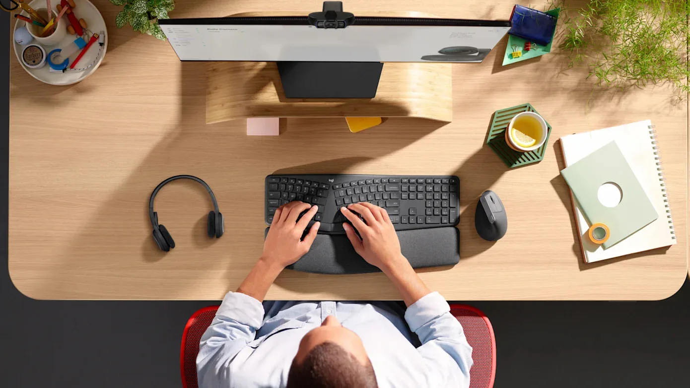 việc quản lý cntt của logitech rally camera streamline kit dễ dàng thông qua logitech sync