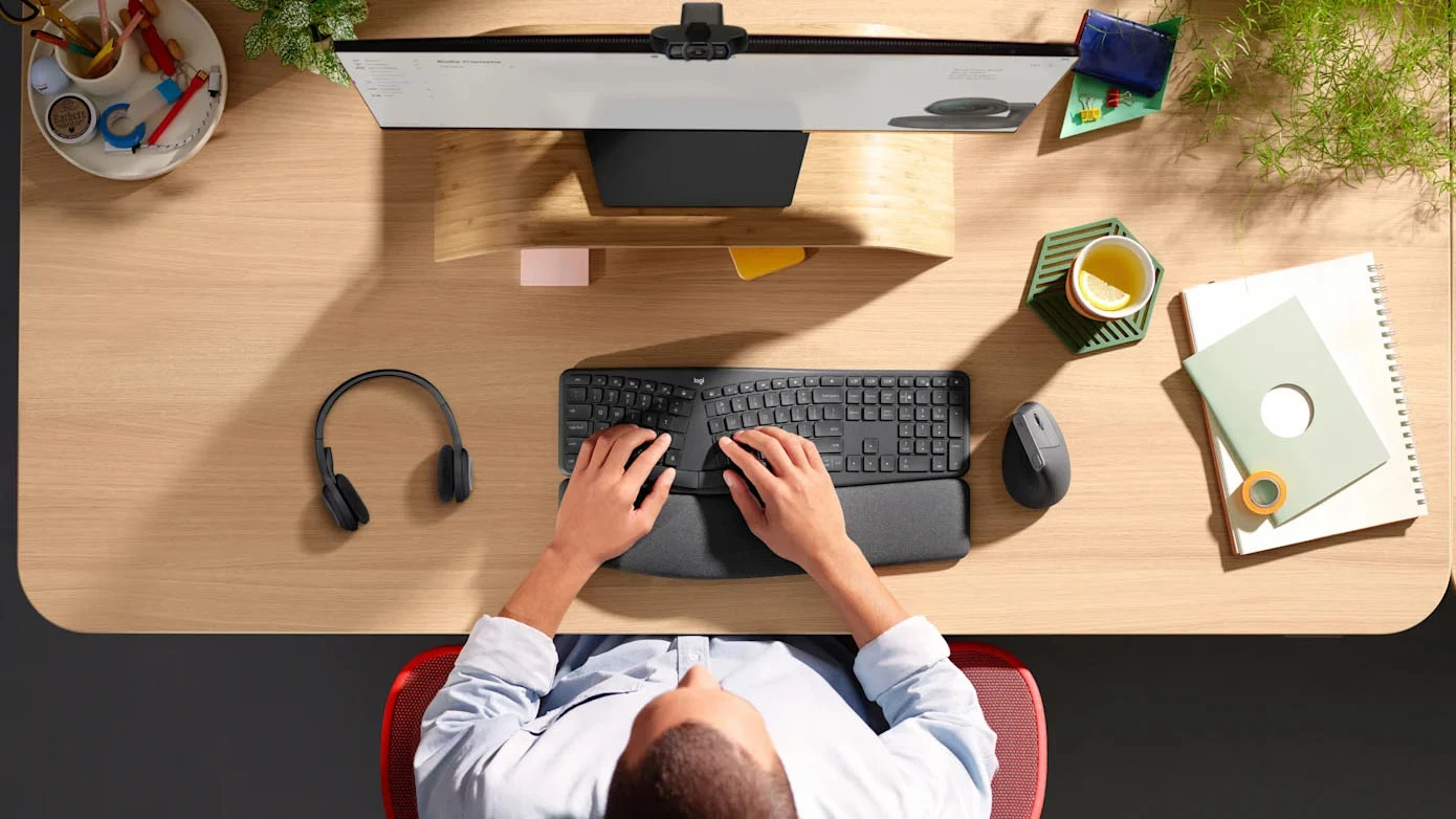 việc quản lý cntt của logitech rally camera streamline kit dễ dàng thông qua logitech sync