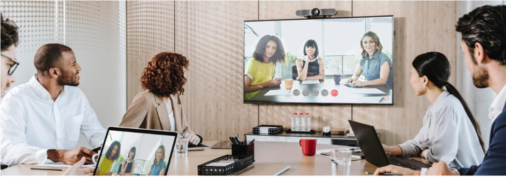 về tính hoạt và tích hợp av clickshare CX-30 so với CX-50 khác nhau ra sao
