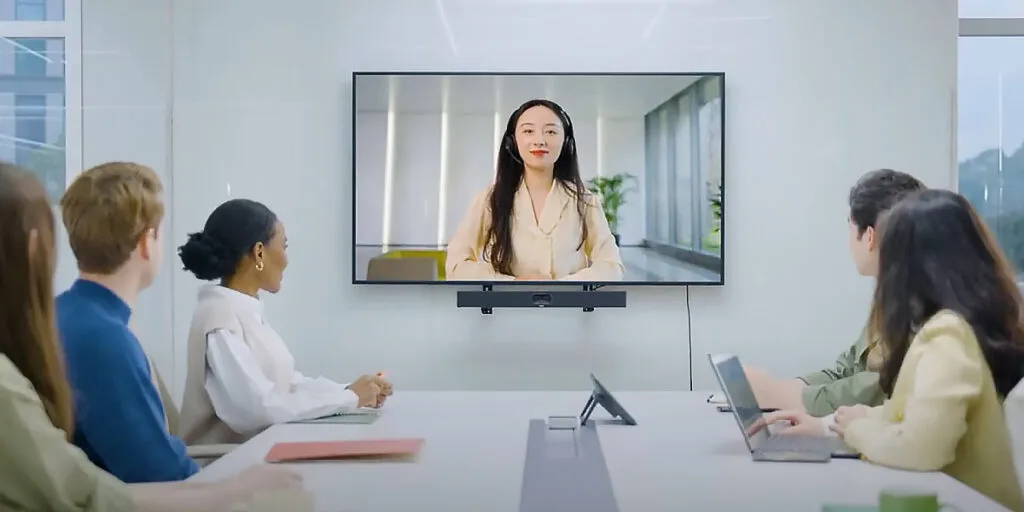 Yealink Meetingbar A40 là camera 4K tích hợp với chức năng tự động đóng khung bằng AI