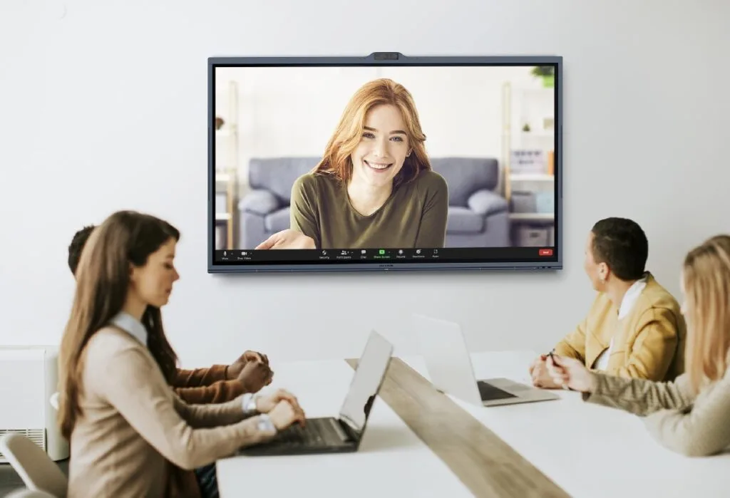 maxhub v6530 hỗ trợ camera và micro tích hợp