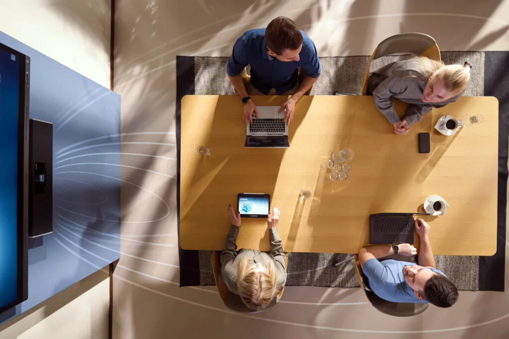 Không có gì gây khó chịu hơn khi giọng bạn nghe như robot hoặc mất hẳn trong cuộc họp