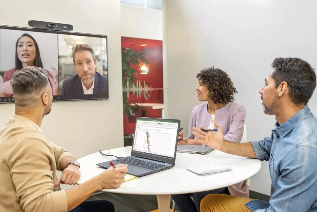 Poly Studio X52 còn gây ấn tượng với hệ thống âm thanh chất lượng cao