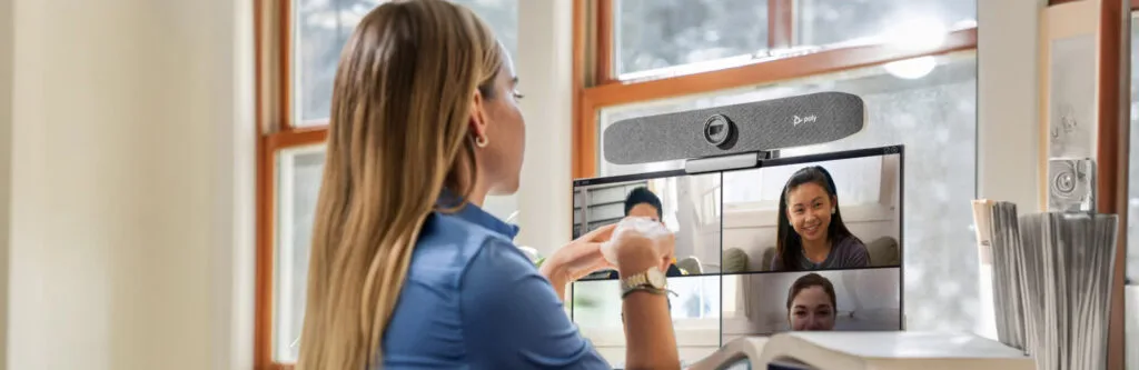 poly studio p15 Cài đặt đơn giản, sử dụng dễ dàng