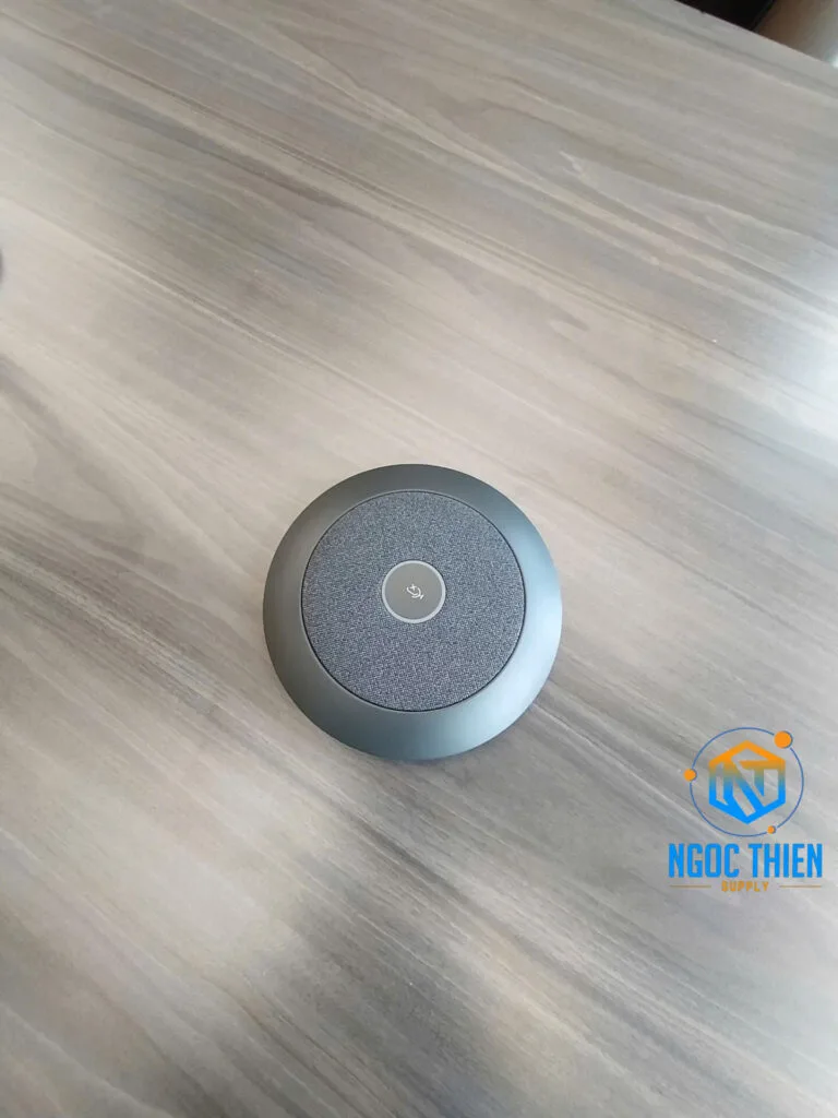 logitech rally mic pod khi lắp trên bàn họp khi hoàn chỉnh lắp đặt