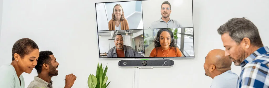 poly studio x52 sở hữu camera 4K kết hợp AI