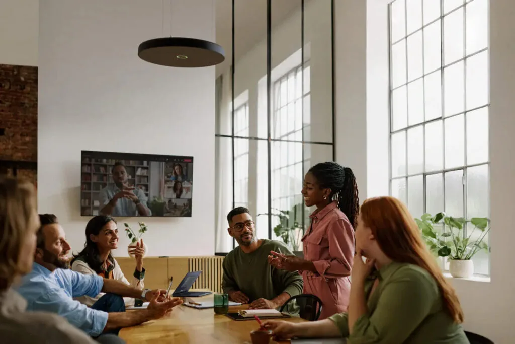 Hướng dẫn chọn thiết bị họp trực tuyến phù hợp