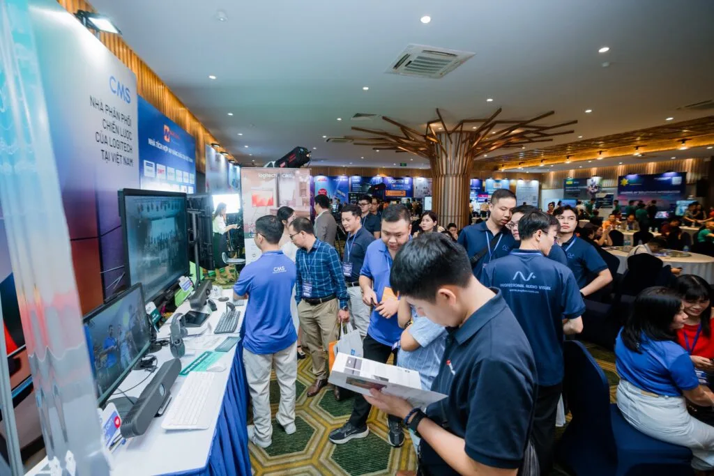 Không gian quy tụ với 30 gian hàng và hơn 500 khách mời